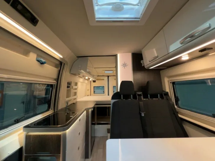 Fahrzeugbild Westfalia Columbus 600 D/Festbett/Klima/Markise/AHK/160 PS #13