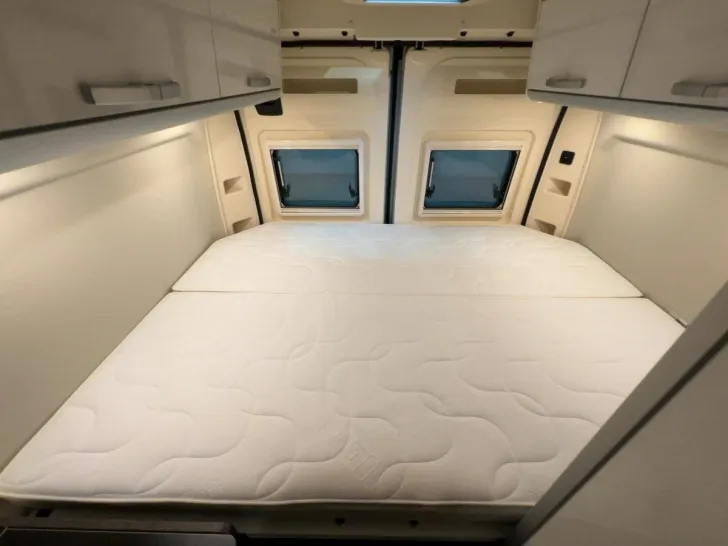 Fahrzeugbild Westfalia Columbus 600 D/Festbett/Klima/Markise/AHK/160 PS #14