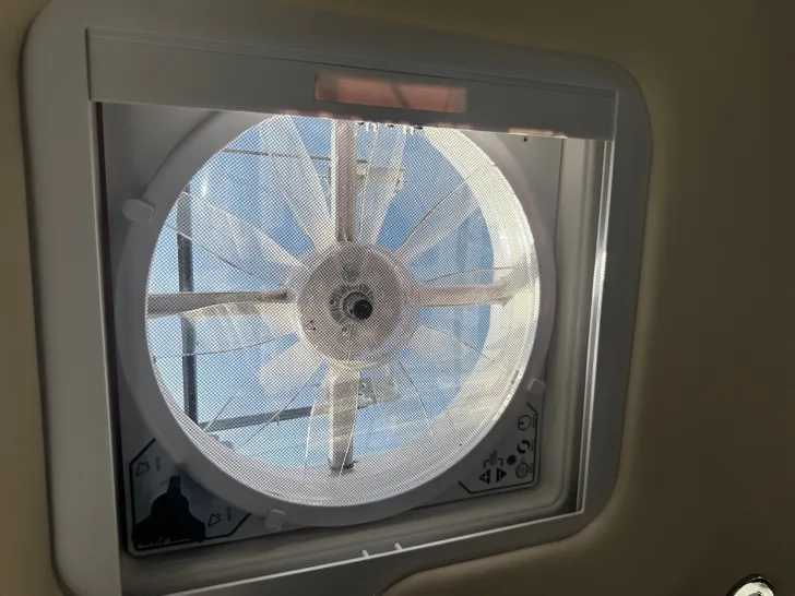 Fahrzeugbild Concorde Charisma 860 LI #24
