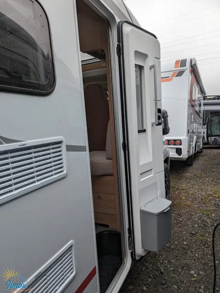 Fahrzeugbild LMC Cruiser V 646 G #9