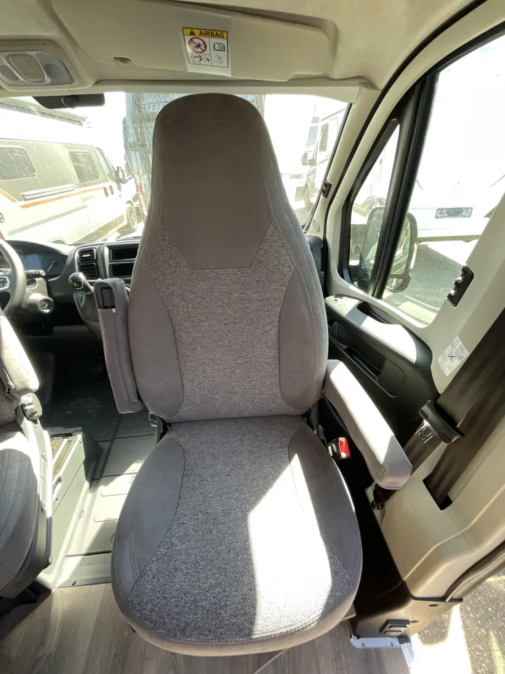 Fahrzeugbild Carado pro CV 600 AHK, Solar, Dieselheizung, Automatik #10