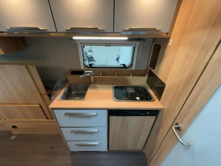 Fahrzeugbild Knaus Deseo 400 TR / Hubbett/Mover/Markise / Vorzelt #9
