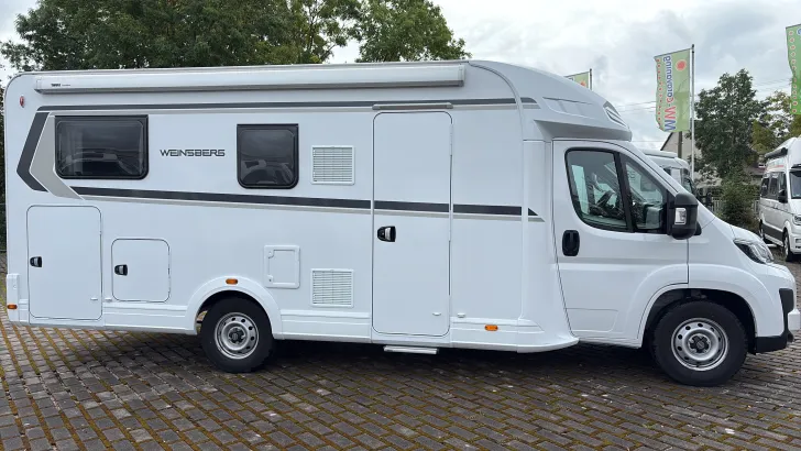 Seitlich Weinsberg CaraSuite 700ME sehr gepflegt