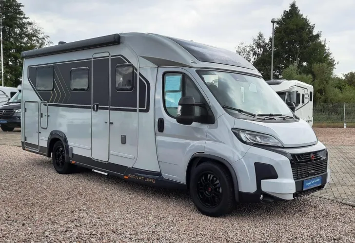 Fahrzeugbild Bürstner Signature SFT 7.4 Verfüg./Sparen Sie 9.888,- € #2
