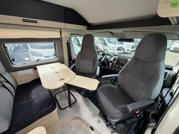 Fahrzeugbild Challenger Van Sport Edition V114 Arctic Safety Solar 2027 #10