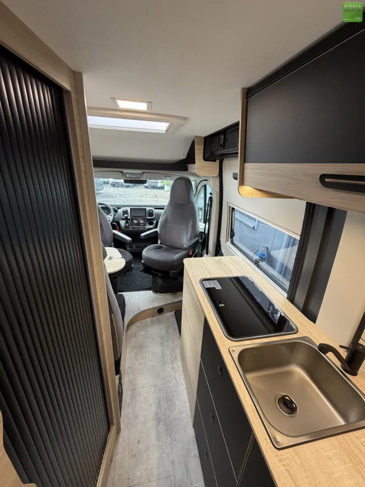 Fahrzeugbild Challenger Van Sport Edition V114 Arctic Safety Solar 2027 #27