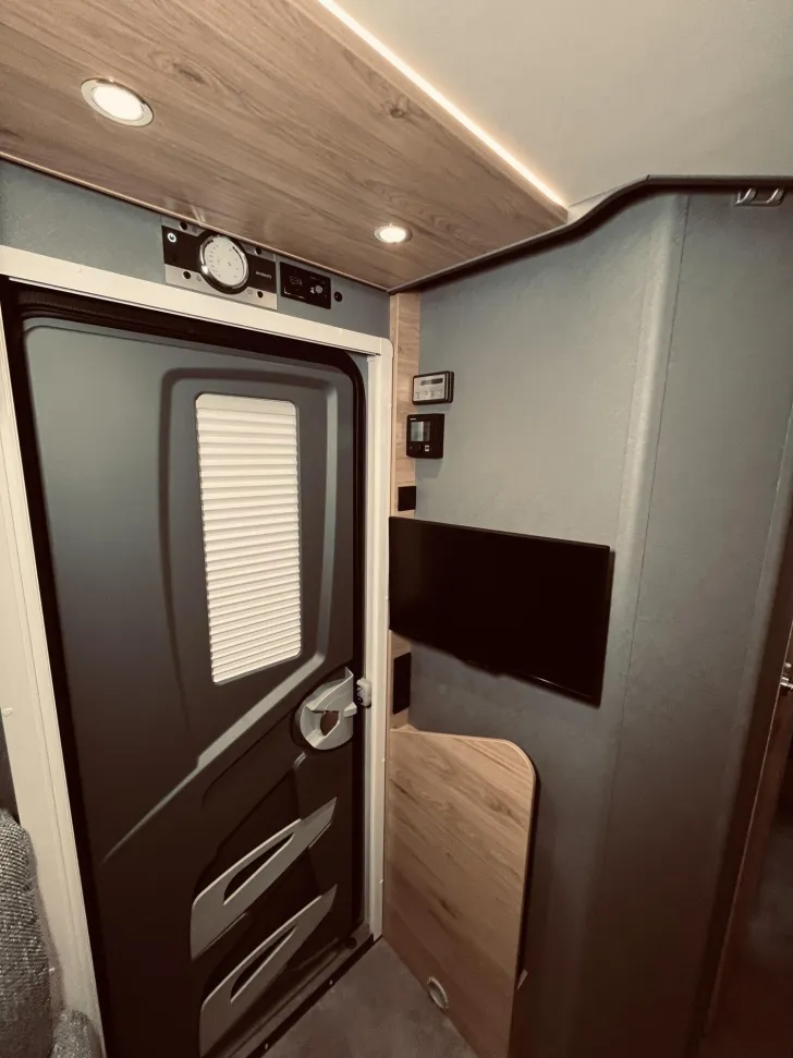 Fahrzeugbild Dethleffs Just Camp T 6812 EB Solar, Sat, TV, Hubbett #13