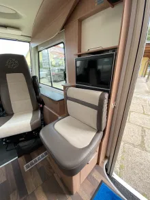 TV Knaus Sky i 700 LEG