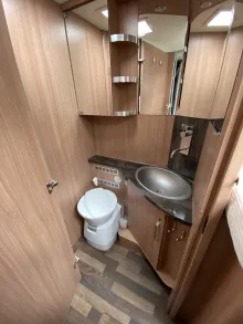 Toilette Knaus Sky i 700 LEG
