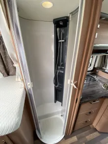 Dusche Knaus Sky i 700 LEG