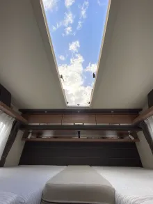 Großes Bett Dachfenster Knaus Sky i 700 LEG