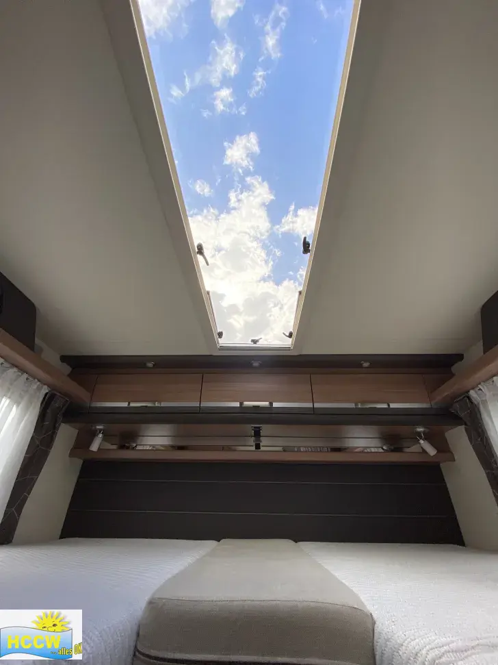 Großes Bett Dachfenster Knaus Sky i 700 LEG