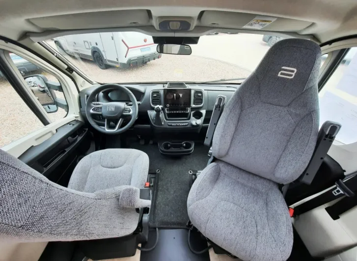 Fahrzeugbild Bürstner Signature SFT 7.4 Verfüg./Sparen Sie 9.888,- € #20