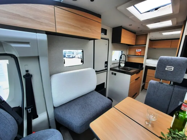 Fahrzeugbild Bürstner Signature SFT 7.4 Verfüg./Sparen Sie 9.888,- € #8