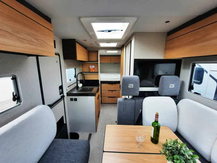 Fahrzeugbild Bürstner Signature SFT 7.4 Verfüg./Sparen Sie 9.888,- € #6