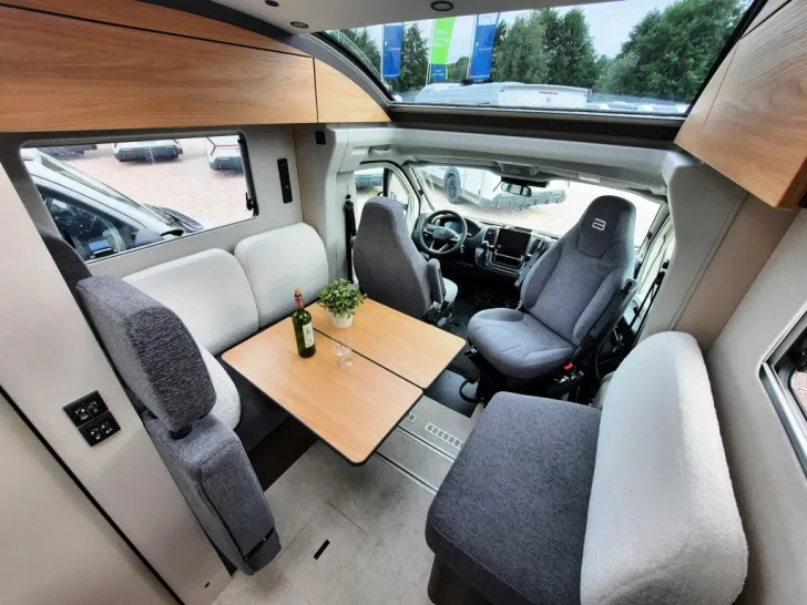 Fahrzeugbild Bürstner Signature SFT 7.4 Verfüg./Sparen Sie 9.888,- € #9