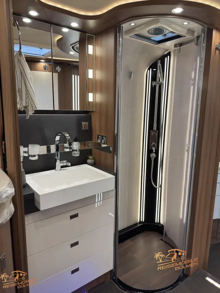 Fahrzeugbild Carthago chic e-line xl I I 61 LE Solar Lithium #24
