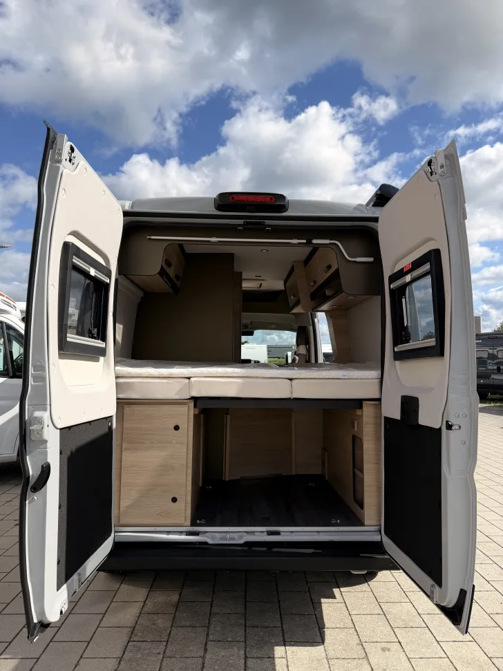 Fahrzeugbild Weinsberg CaraBus EDITION FIRE 540 MQ Rahmenfenster #7