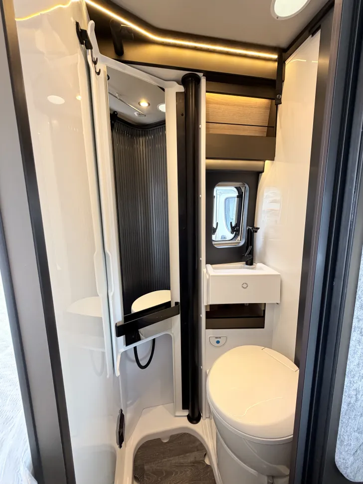Fahrzeugbild Weinsberg CaraBus EDITION FIRE 540 MQ Rahmenfenster #11