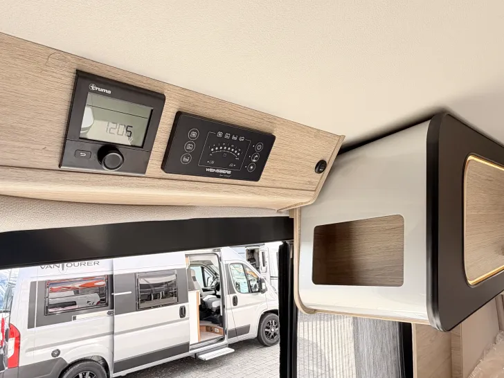 Fahrzeugbild Weinsberg CaraBus EDITION FIRE 540 MQ Rahmenfenster #14