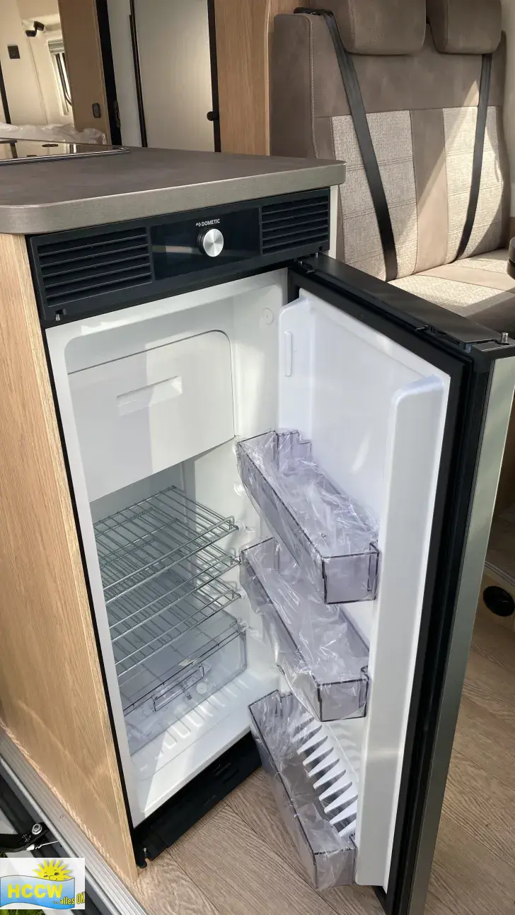 Kühlschrank Innenansicht Hobby ONTOUR Van 640 ET Automatik