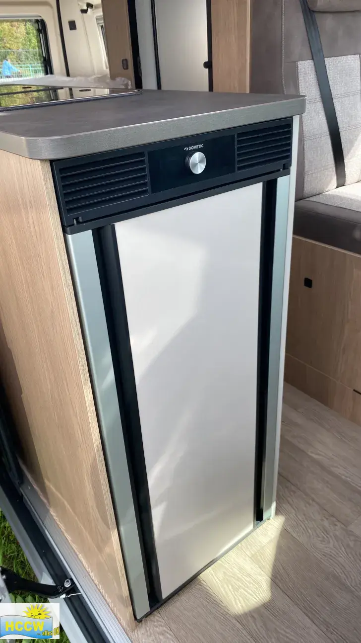 Kühlschrank Außenansicht Hobby ONTOUR Van 640 ET Automatik