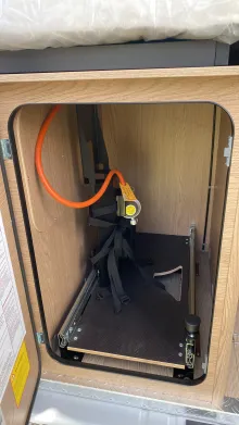 Schrank für 2x 11 Kilo Gas Hobby ONTOUR Van 640 ET Automatik