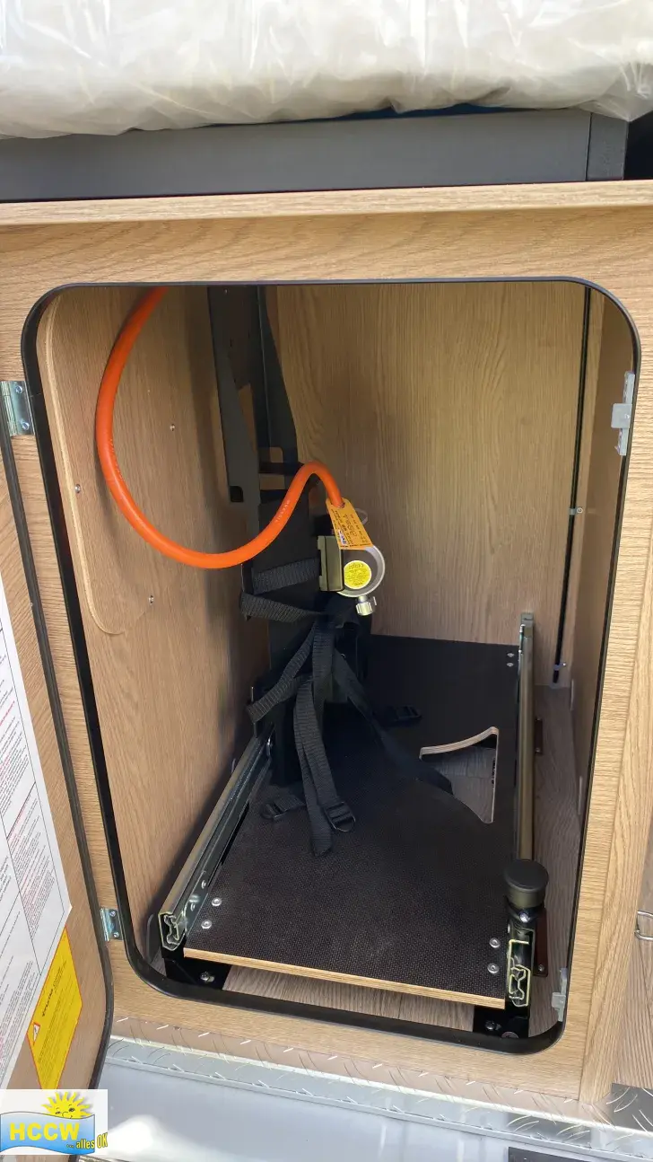 Schrank für 2x 11 Kilo Gas Hobby ONTOUR Van 640 ET Automatik