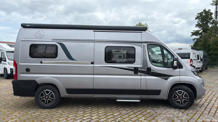 Seitlich Knaus BoxLife 600 ME sehr gepflegt