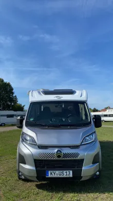 Frontal Vorne Carado VAN 132 Automatik + SAT & TV
