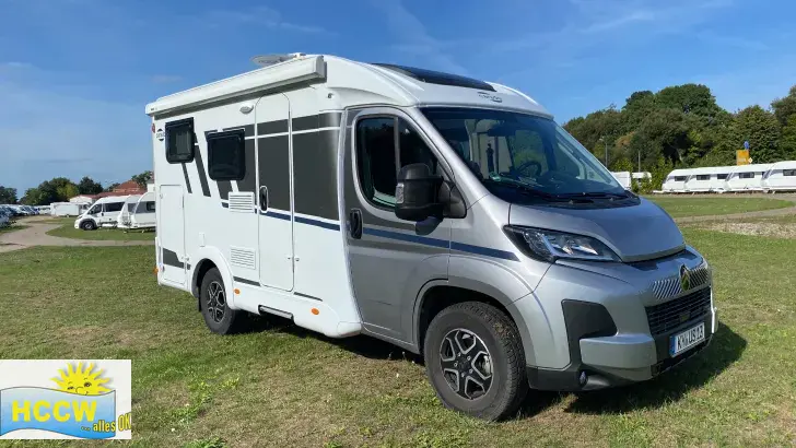 Schräg Vorne Carado VAN 132 Automatik + SAT & TV