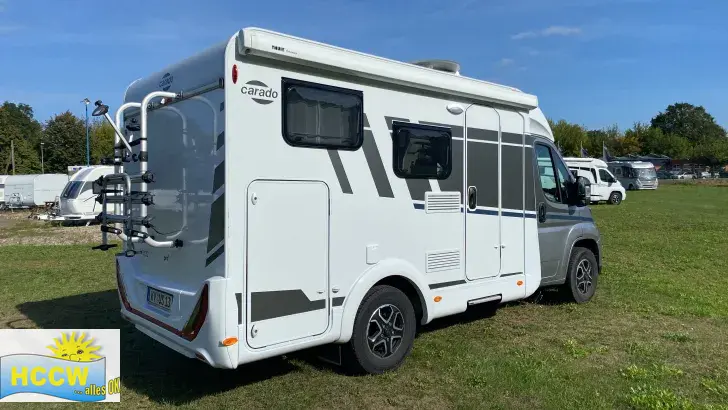 Schräg Hinten Carado VAN 132 Automatik + SAT & TV