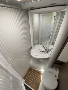 Toilette Carado VAN 132 Automatik + SAT & TV