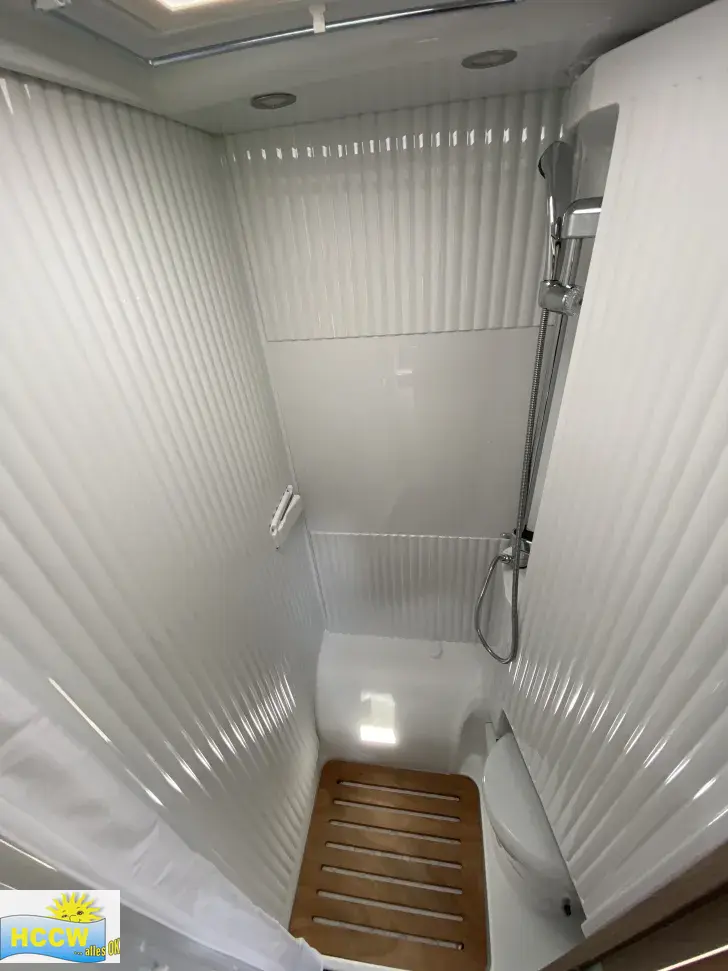Dusche Carado VAN 132 Automatik + SAT & TV