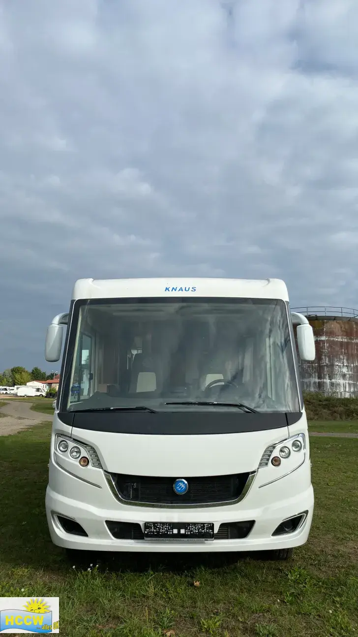 Frontal Vorne Knaus Sky i 700 LEG