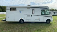 Seitlich Knaus Sky i 700 LEG