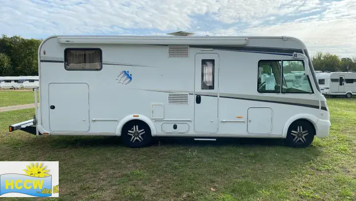 Seitlich Knaus Sky i 700 LEG