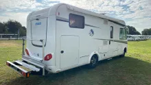 Schräg Hinten Knaus Sky i 700 LEG