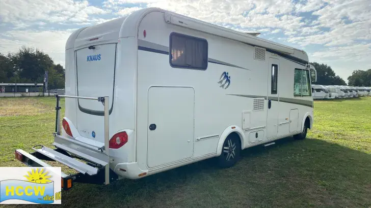 Schräg Hinten Knaus Sky i 700 LEG
