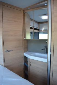 Fahrzeugbild Knaus Südwind 540 FDK Black Selection Kühlschrank 177 Liter #10