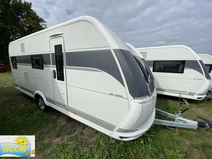 Seitlich Hobby De Luxe 545 KMF Auflastung 2.000 kg