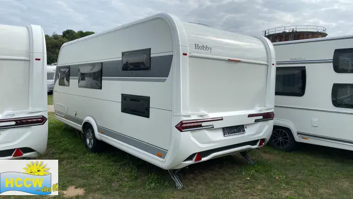 Schräg Hinten Hobby De Luxe 545 KMF Auflastung 2.000 kg