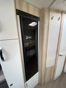 Kühlschrank Hobby De Luxe 545 KMF Auflastung 2.000 kg