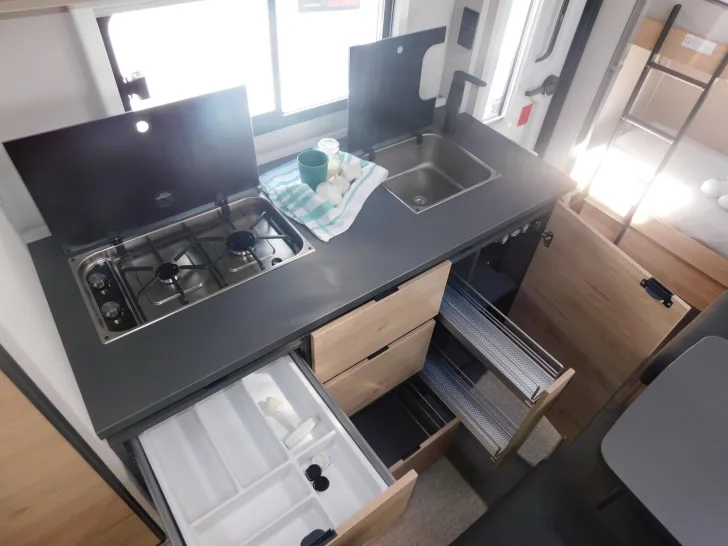 Fahrzeugbild Dethleffs Camper 530 FSK Toilette alternativ, Combi6E, ATC #12