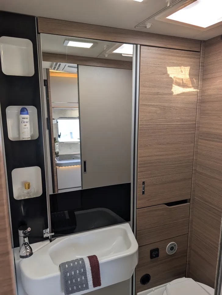 Fahrzeugbild Knaus Van TI 650 MEG VANSATION Automatik mit Solar+Klima #15