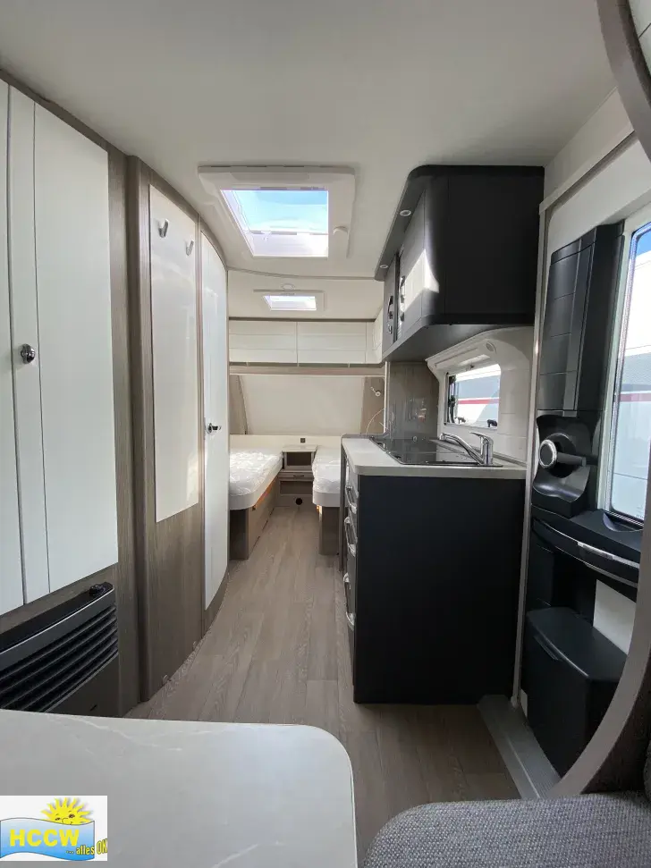 Sicht vorne-hinten Hobby OnTour 460 DL Weekly-Deal Hausmesse
