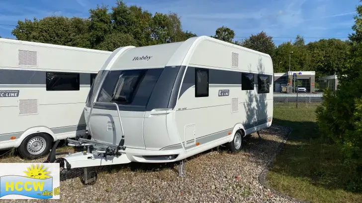 Schräg Vorne Hobby De Luxe 460 UFe IC-Line inkl. Mover & ETS
