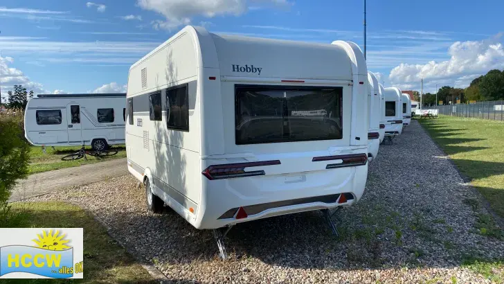 Schräg Hinten Hobby De Luxe 460 UFe IC-Line inkl. Mover & ETS