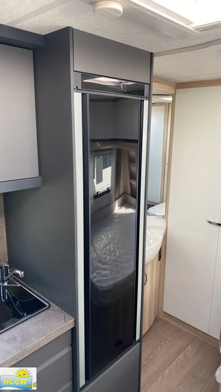 Kühlschrank Hobby De Luxe 460 UFe IC-Line inkl. Mover & ETS