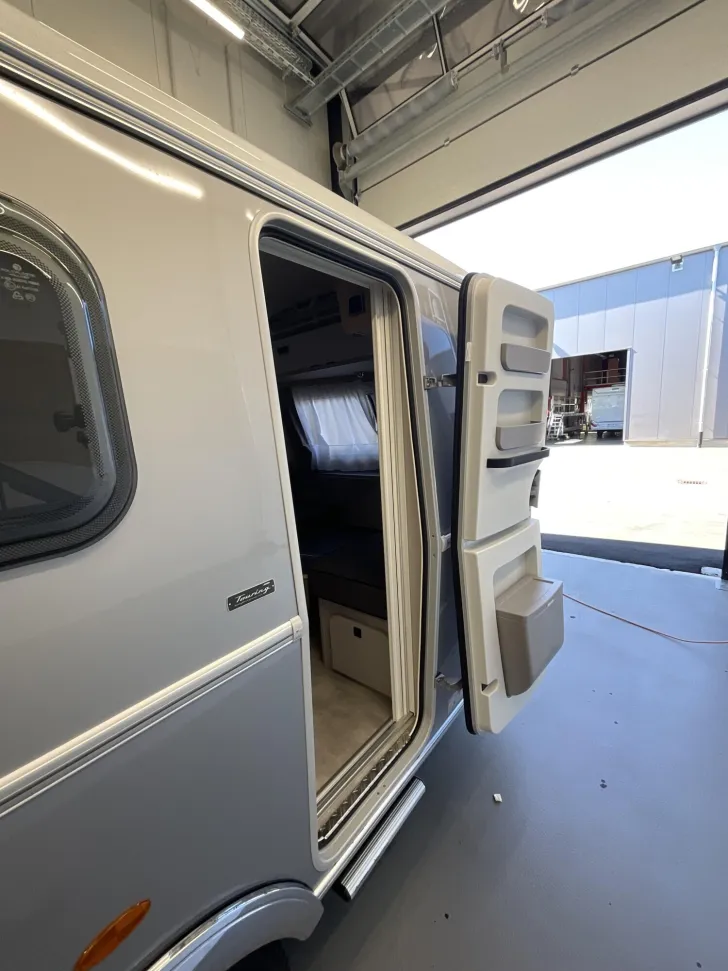 Fahrzeugbild Hymer Eriba Eriba Touring 530 Silver Edition, Mover, Autark #1